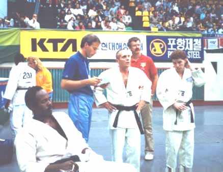 Lynn Manning (seated) with Coach Neil Ohlenkamp, and the US team preparing for matches at the 1988 Paralympics in Seoul, Korea